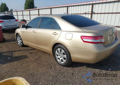 2011 Toyota Camry Le z USA, uszkodzony, nr VIN 4T1BF3EK8BU183383